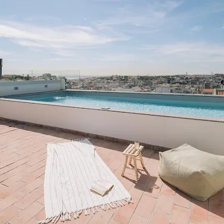 Procida - 1 Bedroom And Pool In Santo Antonio Апартаменты Лиссабон